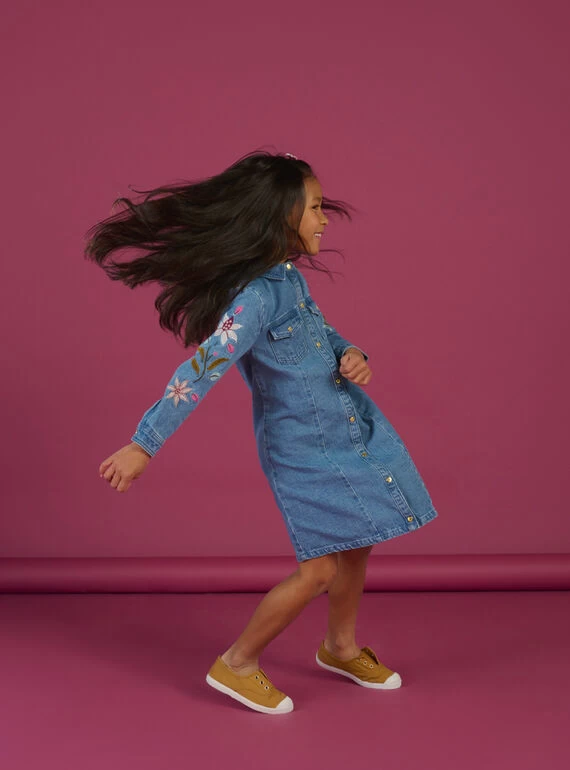 Robe En Jean Bleue à Broderies Fleuries Sur Les Manches 4 Robe En Jean Bleue à Broderies Fleuries Sur Les Manches – Bild 2